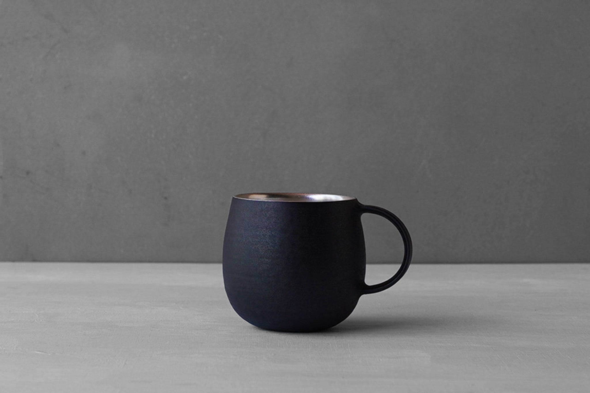 Tatsuya Hattori Black Silver Glaze Egg Mug