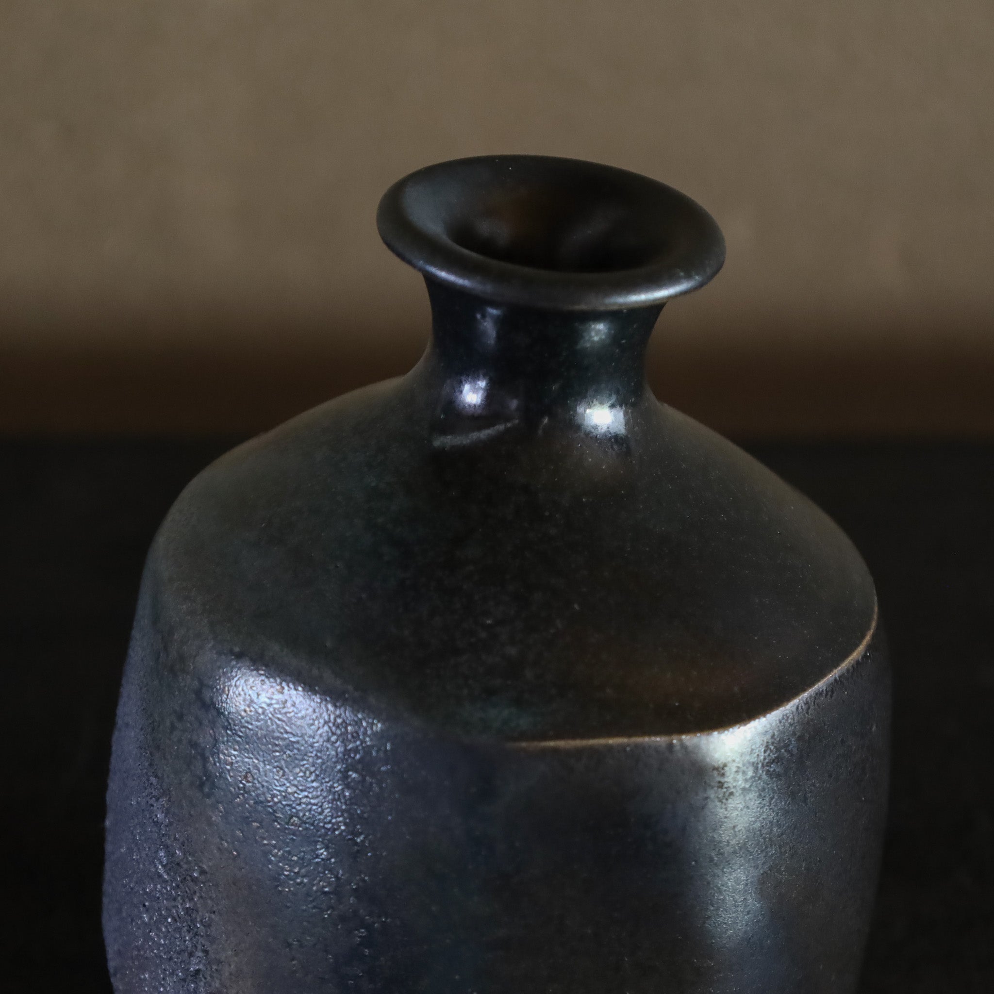 ●26-TY-132 黒唐津 八角徳利