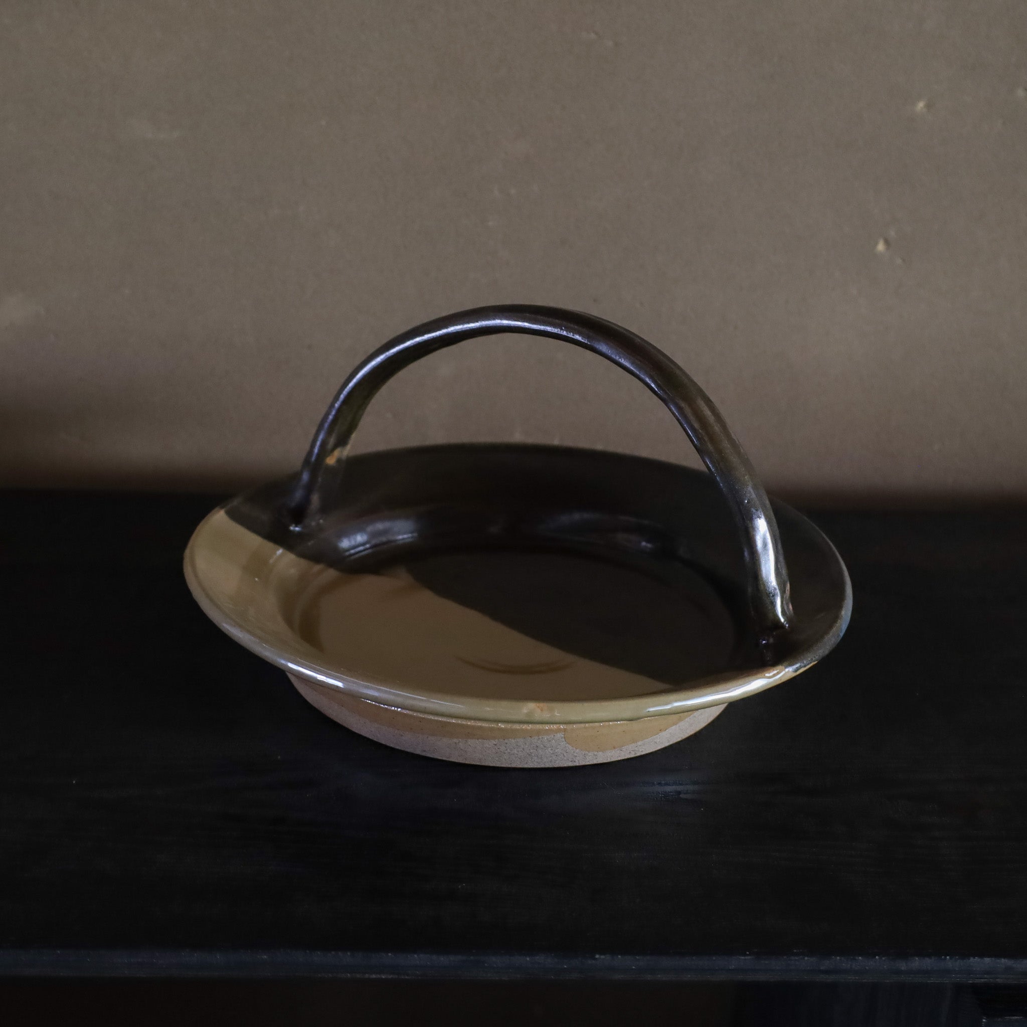 ●26-TY-77 Black Karatsu Kakewake handled bowl