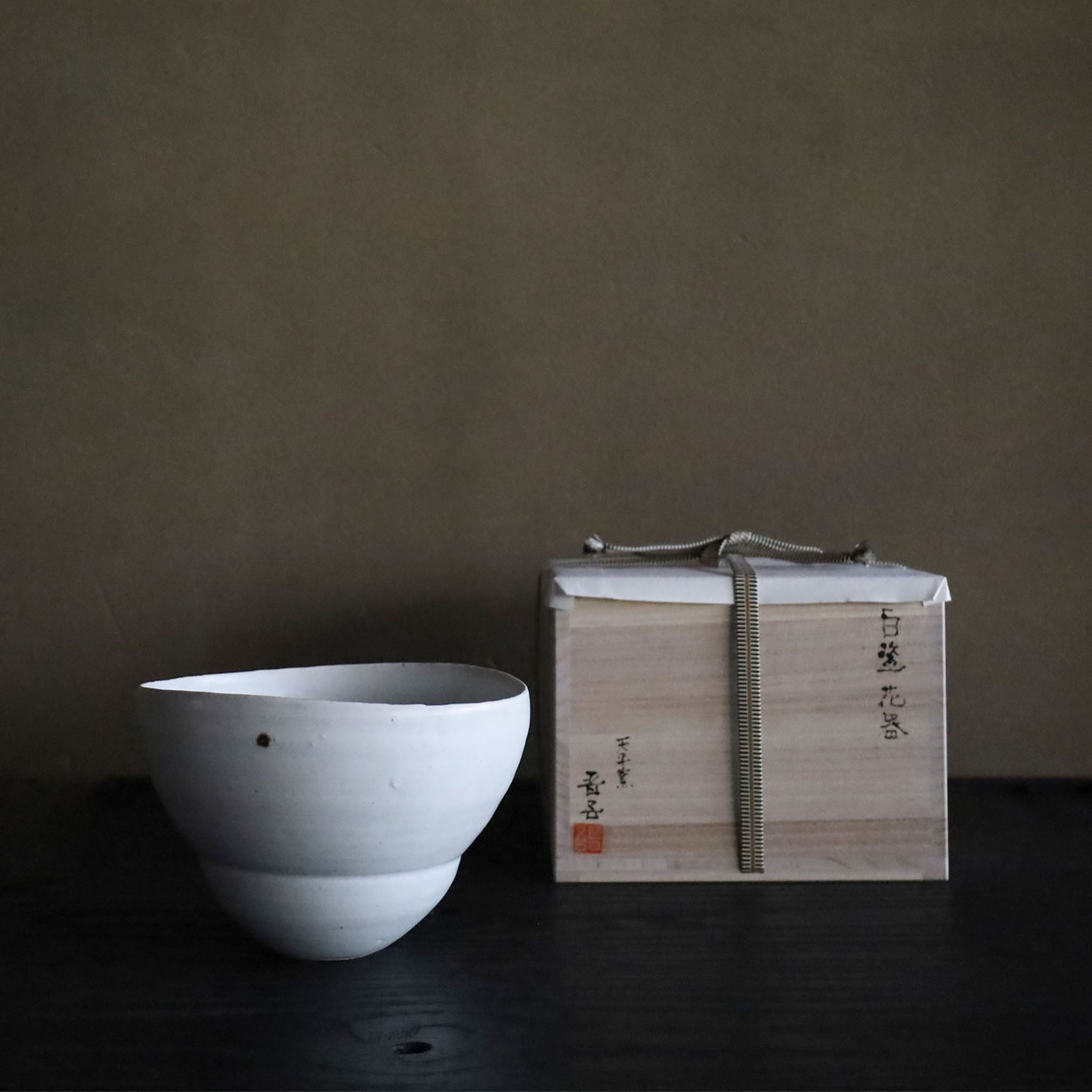 ●24-TO-9Shingo Oka White Porcelain Flower Vase