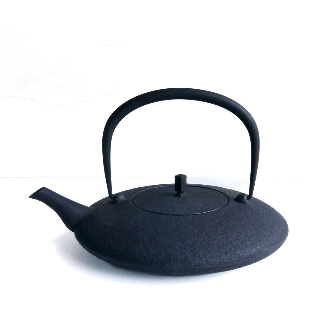 Kukan Chuzo / Moon Cast Iron Kettle L Black