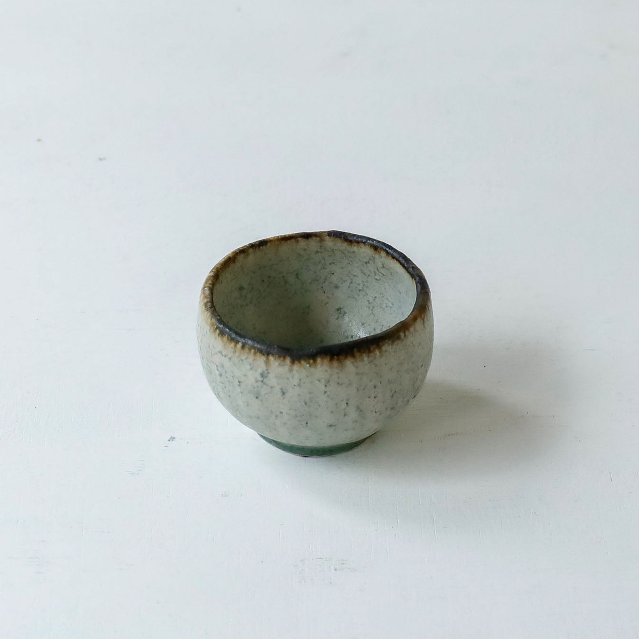 ●26-NT-36 灰粉引 酒盃