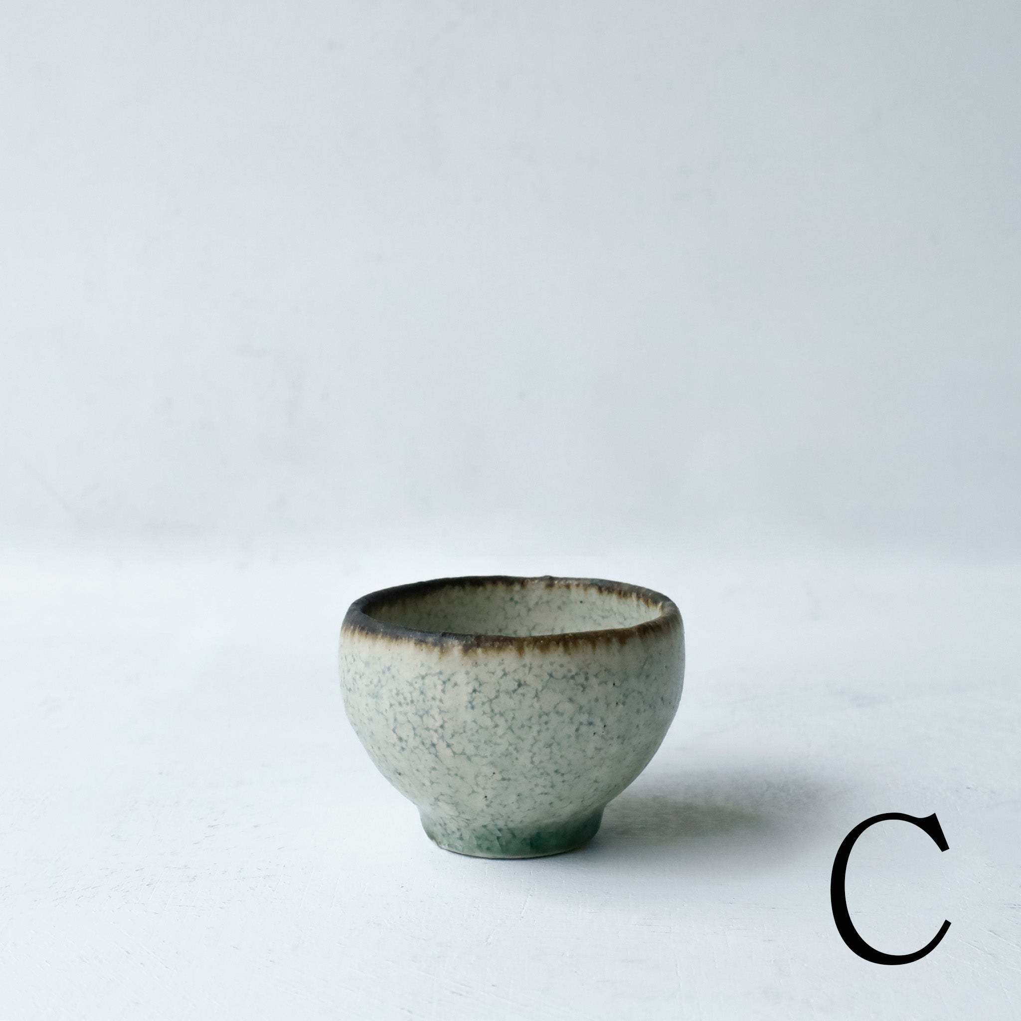 ●26-NT-36 灰粉引 酒盃